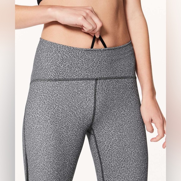 Lululemon Train Times Crop 17" Size 6 Black Mesh White Full-onLuxtreme ALO Vuori - Picture 5 of 13